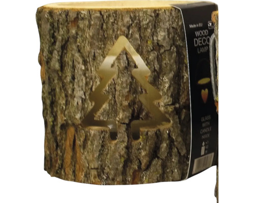 Dekorativ trälampa gjord av en trädstam med bark och ett utskuret granmotiv.