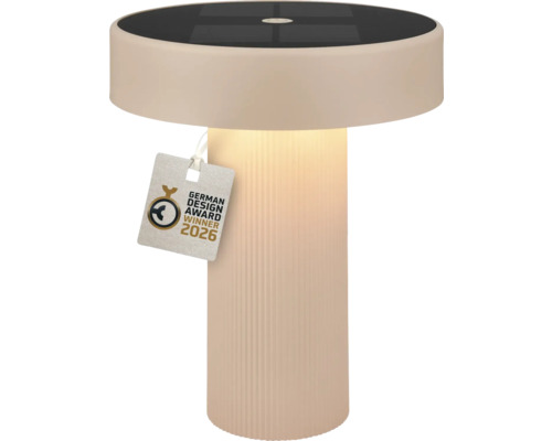Modern beige solcellsdriven bordslampa med räfflad fot och integrerad solpanel, vinnare av German Design Award 2026.