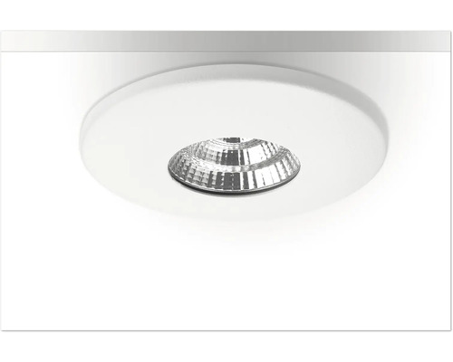 Rund infälld LED spotlight med fasetterad reflektor och vitt hölje.