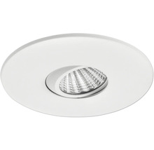 Rund vit infälld spotlight med silverfärgad reflektor för takmontering.