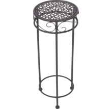 Runt blompiedestal i metall med perforerad yta och dekorativa ornament.