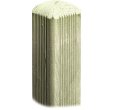 Räfflad trästolpe med pyramidtopp