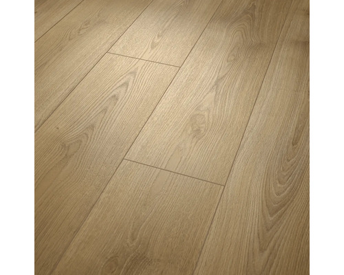Laminatgolv med tydlig trästruktur i eklook.
