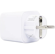 Vit smart kontakt Shelly Plug M Gen3 med Schuko-stickpropp.