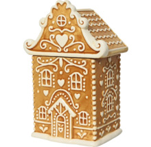 Pepparkakshus i keramik med vit kristyrdekor och hjärtmotiv.