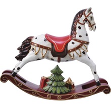 Dekorativ gungande häst med julgran och presenter för julsäsongen