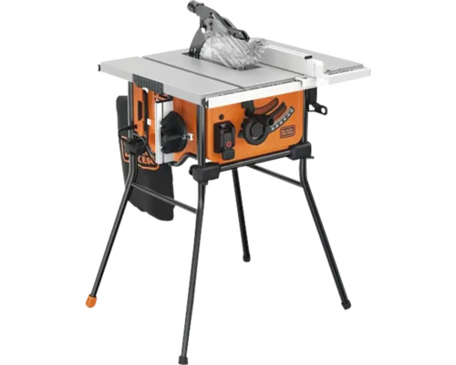 Orange Black Decker bordscirkelsåg med stativ, silverfärgat arbetsbord, parallellanslag och genomskinligt klingskydd.
