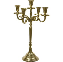 Femarmad ljusstake av mässing med svängda armar och klassisk design.