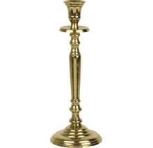 Klassisk ljusstake av metall i guldfärg med rund fot.