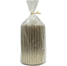 Förpackning med flera antikljus i en genomskinlig plastförpackning.