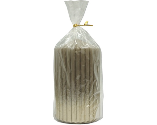 Förpackning med flera antikljus i en genomskinlig plastförpackning.