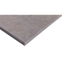 Terrassplatta i granitkeramik med betonglook grå och strukturerad yta.