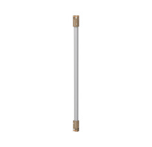 LED ljusramp i lång smal form med kartongförpackning i ändarna.
