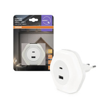 Osram Lunetta Hexagon LED-nattlampa för eluttag med USB-A- och USB-C-portar, 4 lumen, 3000 Kelvin varmvitt ljus.