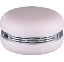 Kompakt, rund bärbar högtalare i rosa macaron-form med silverfärgat mittband, USB-port och ventilationsöppningar.