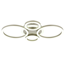 Modern LED-taklampa med fyra ringformade ljuselement.