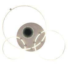 Modern LED-taklampa med tre överlappande ljusringar och rund bas med central oändlighetsspegeleffekt.