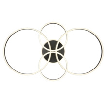 Modern LED-taklampa med fyra sammanflätade cirkulära element och en rund bas.