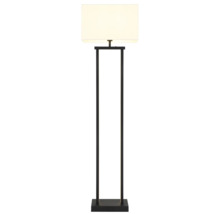Modern golvlampa med svart metallram och rektangulär textilskärm i vitt.