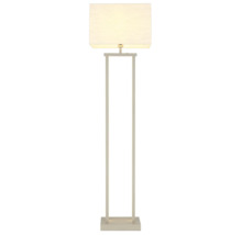 Modern golvlampa med beige rektangulär textilskärm och smalt metallstativ på en platt bas.