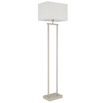 Modern golvlampa med rektangulär vit tygskärm och metallstativ på en rektangulär bas.