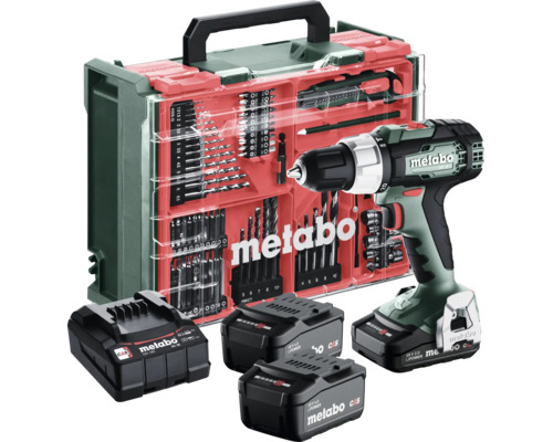 Metabo batteridriven borrskruvdragare med tre batterier, laddare och ett omfattande tillbehörsset i väska.