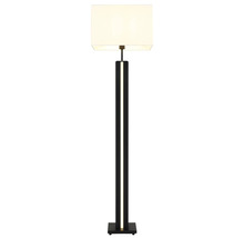 Modern golvlampa med rektangulär textilskärm och svart fot med integrerad vertikal ljuslist.