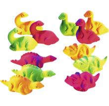 Leksaksdinosaurier i plast av olika modeller.