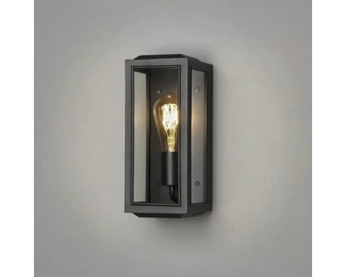 Rektangulär utomhusvägglampa med svart metallram, glaspaneler och lysande filamentglödlampa.