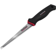 Pattfield gipssåg med ett spetsigt stålblad, ett ergonomiskt svart-rött handtag och Pattfield Logo.