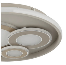 Modern LED-taklampa av metall och plast med flera runda, överlappande ljuselement.