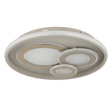 Rund LED-taklampa med tre integrerade cirkelformade ljuselement i olika storlekar.