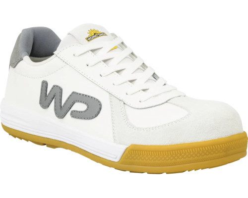 Vit Workpower skyddssko i sneaker-design med snörning, förstärkt tåhätta, gummisula och Workpower Logo.
