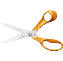 Fiskars universalsax med blad av rostfritt stål och ergonomiska plasthandtag.