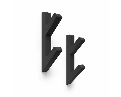 Två svarta väggkrokar i metall av olika storlek med två armar vardera i modern grendesign.