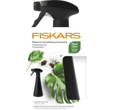 Fiskars blomspruta för bevattning och rengöring, tillverkad av återvunnen plast, ger en fin dimma.