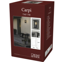 Förpackning för utomhusvägglampa Carpi från Konst Smide, mått 30 gånger 18 gånger 13,5 centimeter, med exempelbild och Konst Smide Logo.