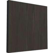 Mörk träpanel med vertikal ådring.
