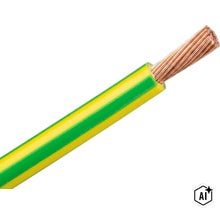 Grön-gul installationskabel med avisolerade koppartrådar i änden, flexibel kabel för elinstallation. (Image AI modified or generated)