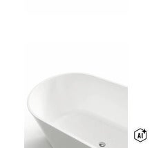 Fristående badkar med oval form och bottenventil i sanitetsakryl för badrummet. (Image AI modified or generated)