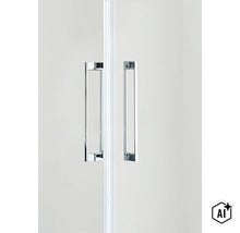 Duschhandtag i modern rektangulär form med blank yta (Image AI modified or generated)