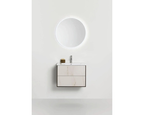 Badrumsmöbelset med tvättställsskåp, keramiskt tvättställ, blandare och rund väggspegel med belysning i modern design.