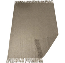Ett rektangulärt sängöverkast i textil med fransar på kortsidorna.