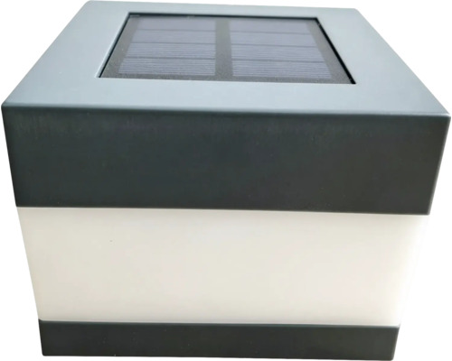 Fyrkantig sollampa med solpanel på ovansidan för utomhusbelysning