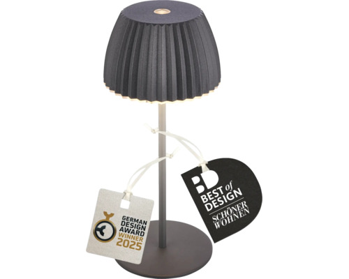 Modern bordslampa med veckad skärm och designutmärkelser