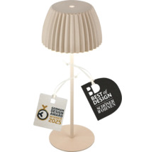 Modern bordslampa med räfflad lampskärm och utmärkelser som German Design Award Winner 2025 och Best of Design Schöner Wohnen.
