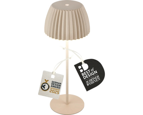 Modern bordslampa med räfflad lampskärm och utmärkelser som German Design Award Winner 2025 och Best of Design Schöner Wohnen.