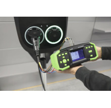 KPS Multicheck 6010 elinstallationstestare vid testning av en laddstation för elbilar