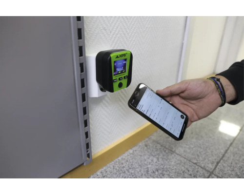 KPS Fastcheck 810 RCD testare med appanslutning för överföring av mätdata till en smartphone.