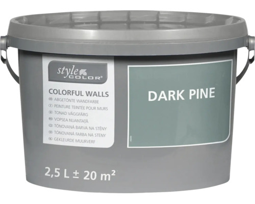 En hink StyleColor väggfärg i nyansen Dark Pine med 2,5 liter innehåll för cirka 20 kvadratmeter yta.